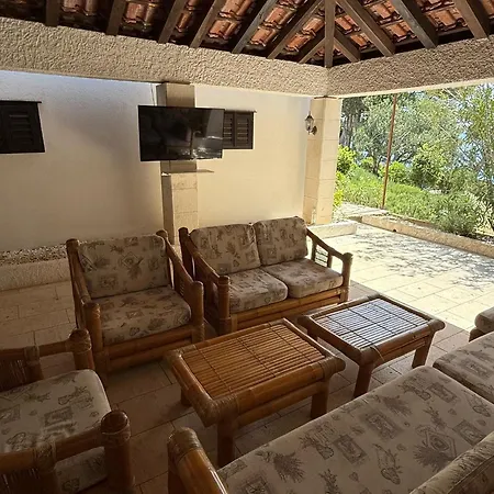 Room's Guest house